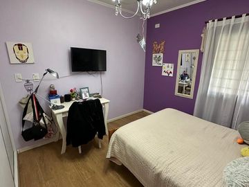 Importante casa en venta con pileta sobre amplio lote