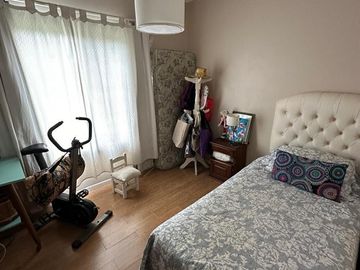 Importante casa en venta con pileta sobre amplio lote