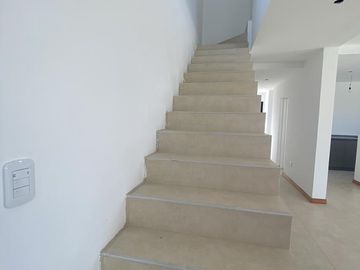 IMPECABLE CASA CON PILETA EN SAN MATIAS!