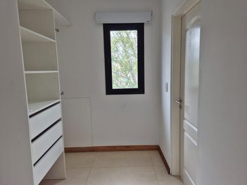 IMPECABLE CASA CON PILETA EN SAN MATIAS!