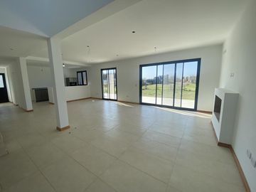 IMPECABLE CASA CON PILETA EN SAN MATIAS!