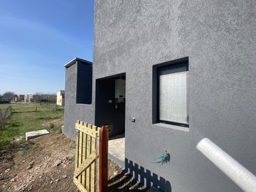 IMPECABLE CASA CON PILETA EN SAN MATIAS!