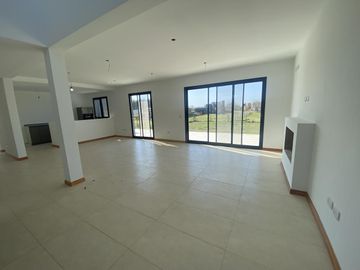 IMPECABLE CASA CON PILETA EN SAN MATIAS!