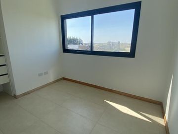 IMPECABLE CASA CON PILETA EN SAN MATIAS!