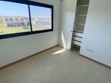 IMPECABLE CASA CON PILETA EN SAN MATIAS!