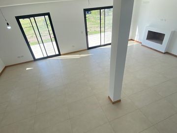 IMPECABLE CASA CON PILETA EN SAN MATIAS!