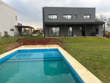 IMPECABLE CASA CON PILETA EN SAN MATIAS!