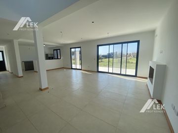 IMPECABLE CASA CON PILETA EN SAN MATIAS! acepta permuta menor valor... mono o 2 amb CABA