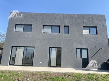 IMPECABLE CASA CON PILETA EN SAN MATIAS! acepta permuta menor valor... mono o 2 amb CABA
