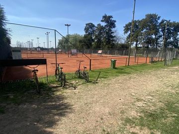 IMPECABLE CASA CON PILETA EN SAN MATIAS!