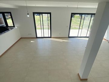 IMPECABLE CASA CON PILETA EN SAN MATIAS!