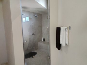 Exclusivo Penthouse de 3 Recamaras con Rooftop Privado y Alberca