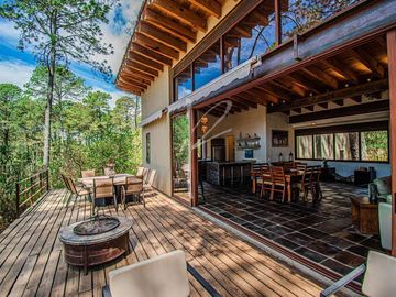 CASA DE LUJO EN VENTA EN HACIENDA SAN FRANCISCO, TAPALPA.