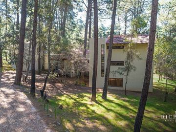 CASA DE LUJO EN VENTA EN HACIENDA SAN FRANCISCO, TAPALPA.