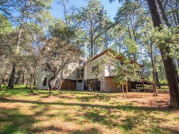 CASA DE LUJO EN VENTA EN HACIENDA SAN FRANCISCO, TAPALPA.