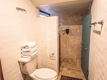 CASA DE LUJO EN VENTA EN HACIENDA SAN FRANCISCO, TAPALPA.