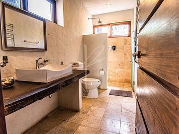 CASA DE LUJO EN VENTA EN HACIENDA SAN FRANCISCO, TAPALPA.