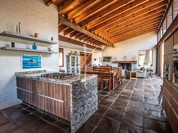 CASA DE LUJO EN VENTA EN HACIENDA SAN FRANCISCO, TAPALPA.