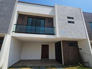 Casa en  venta con 3 recamaras en San Pedro Cholula fraccionamiento cerrado