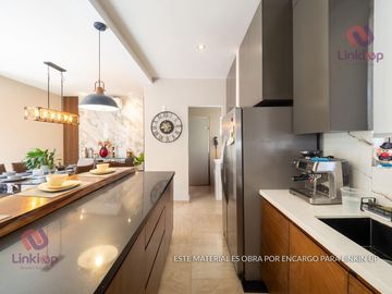 Casa en Venta de Lujo  Arriba de Leones con  terreno excedente