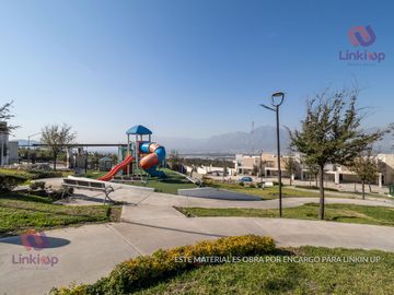 Casa en Venta de Lujo  Arriba de Leones con  terreno excedente