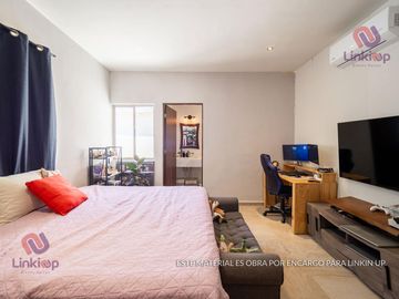 Casa en Venta de Lujo  Arriba de Leones con  terreno excedente