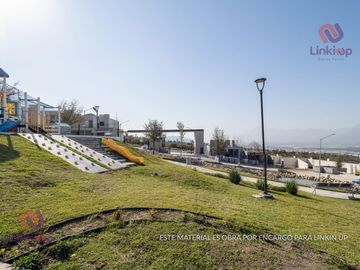 Casa en Venta de Lujo  Arriba de Leones con  terreno excedente