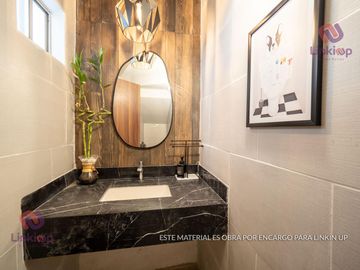 Casa en Venta de Lujo  Arriba de Leones con  terreno excedente