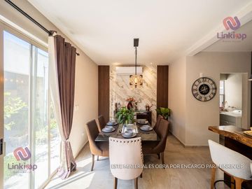 Casa en Venta de Lujo  Arriba de Leones con  terreno excedente