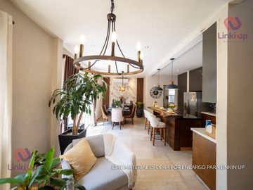 Casa en Venta de Lujo  Arriba de Leones con  terreno excedente