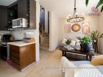 Casa en Venta de Lujo  Arriba de Leones con  terreno excedente