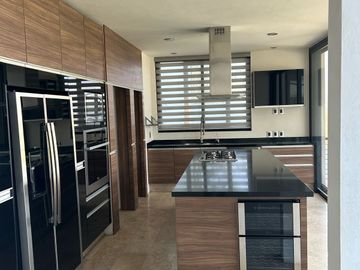 Linda Casa en Venta dentro de Coto en LAS CAÑADAS