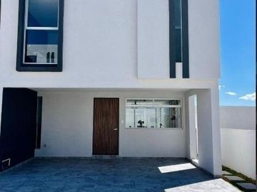 Casa en  venta de 3 recamaras en Cholula San Bernardino Tlaxcalancingo.