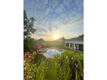 SEA CONFIABLE VENDE HERMOSA CASA CON CASA DE HUESPEDES