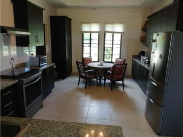 SEA CONFIABLE VENDE HERMOSA CASA CON CASA DE HUESPEDES