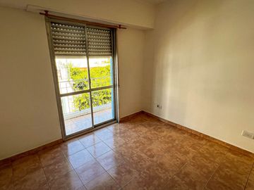 VENTA DE DUPLEX 2 DORMITORIOS SEMICENTRICO