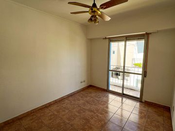 VENTA DE DUPLEX 2 DORMITORIOS SEMICENTRICO