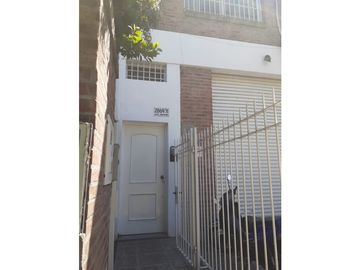 DEPOSITO / LOCAL VENTA CON VIVIENDA/OFICINA LOMAS DE SAN ISIDRO