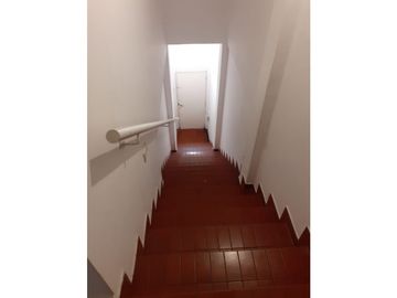 DEPOSITO / LOCAL VENTA CON VIVIENDA/OFICINA LOMAS DE SAN ISIDRO