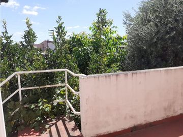 DEPOSITO / LOCAL VENTA CON VIVIENDA/OFICINA LOMAS DE SAN ISIDRO