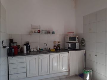 DEPOSITO / LOCAL VENTA CON VIVIENDA/OFICINA LOMAS DE SAN ISIDRO