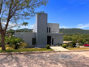VENTA CASA DE CATEGORA EN CARLOS PAZ, ALTOS DE CARLOS PAZ
