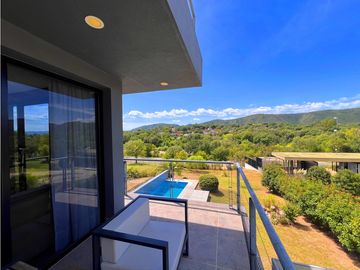 VENTA CASA DE CATEGORA EN CARLOS PAZ, ALTOS DE CARLOS PAZ