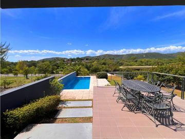 VENTA CASA DE CATEGORA EN CARLOS PAZ, ALTOS DE CARLOS PAZ