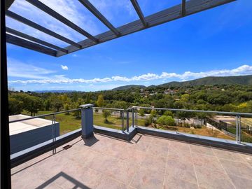 VENTA CASA DE CATEGORA EN CARLOS PAZ, ALTOS DE CARLOS PAZ