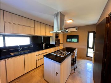 VENTA CASA DE CATEGORA EN CARLOS PAZ, ALTOS DE CARLOS PAZ