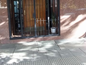 VTA DE DPTO FRENTE PLAZA INDEPEND-CON COCHERA