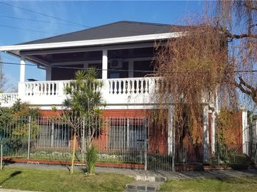 VENTA CASA 5 ambientes c/parque Florencio Varela
