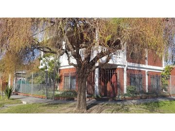 VENTA CASA 5 ambientes c/parque Florencio Varela