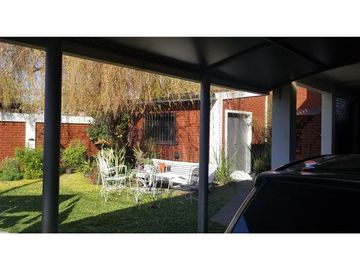 VENTA CASA 5 ambientes c/parque Florencio Varela